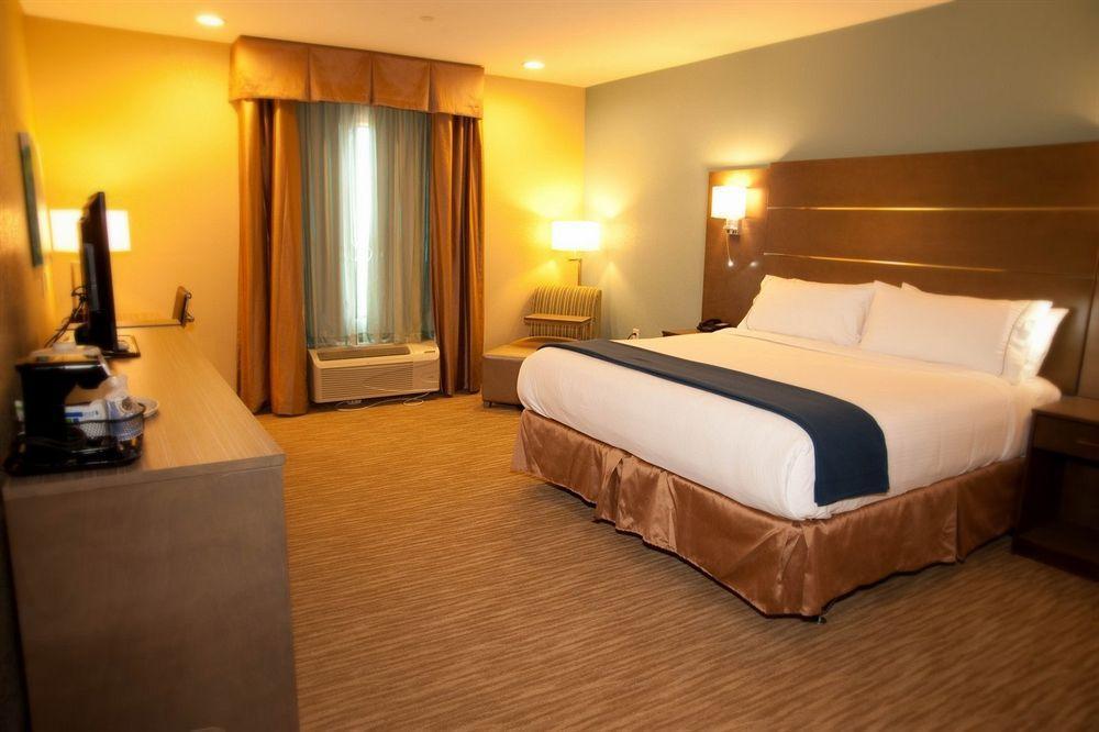 Holiday Inn Express And Suites Schulenburg By Ihg Exteriör bild