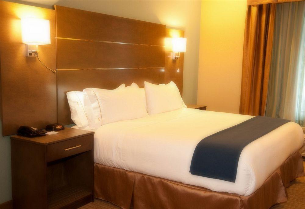 Holiday Inn Express And Suites Schulenburg By Ihg Exteriör bild