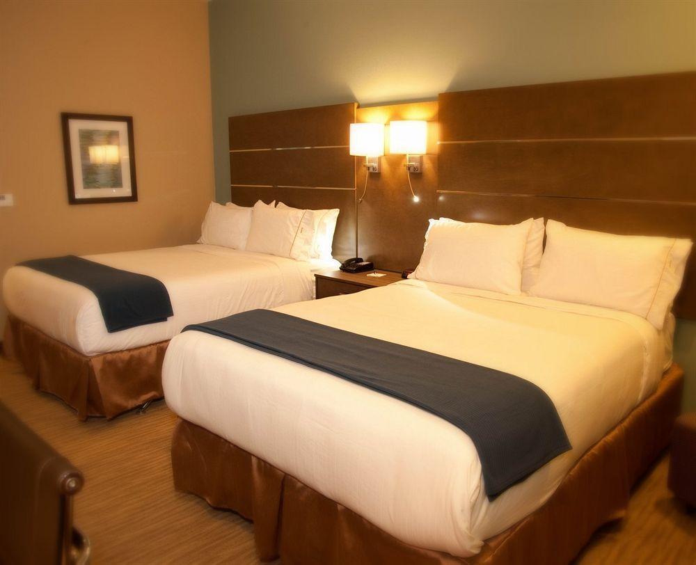 Holiday Inn Express And Suites Schulenburg By Ihg Exteriör bild