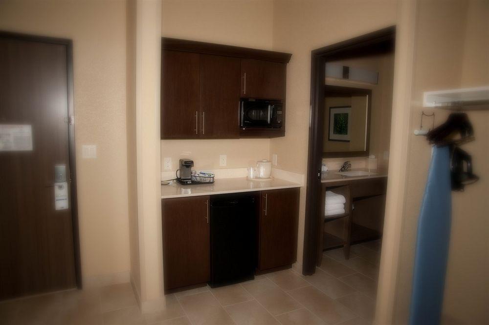 Holiday Inn Express And Suites Schulenburg By Ihg Exteriör bild