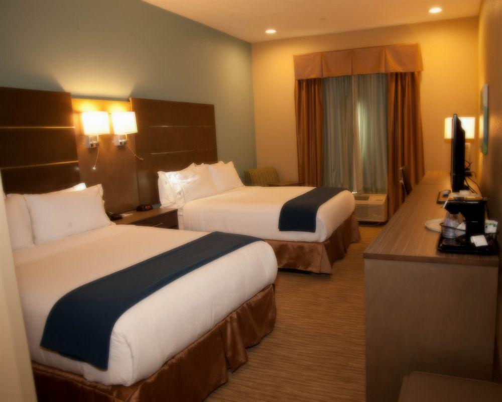 Holiday Inn Express And Suites Schulenburg By Ihg Exteriör bild