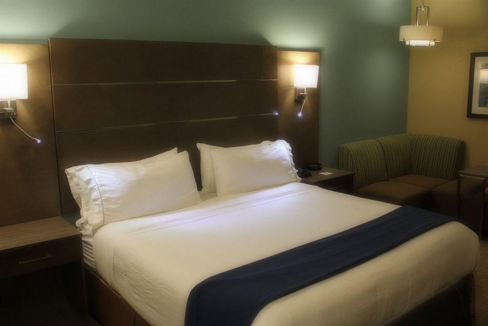 Holiday Inn Express And Suites Schulenburg By Ihg Exteriör bild