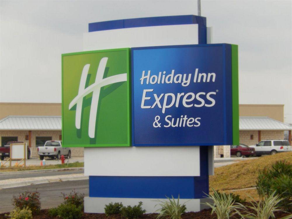 Holiday Inn Express And Suites Schulenburg By Ihg Exteriör bild